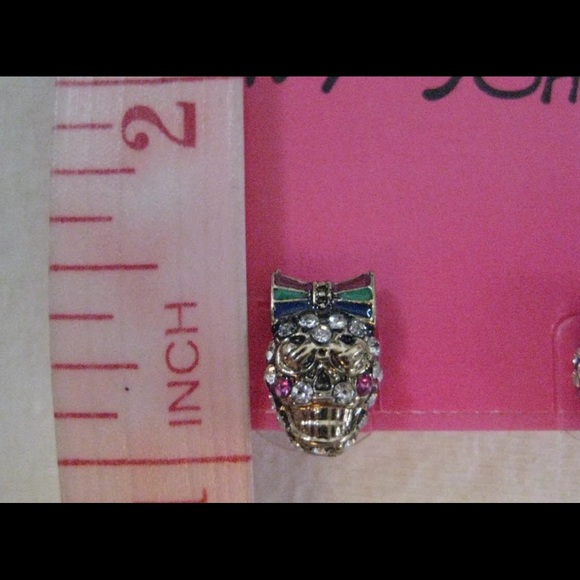 Betsey Johnson Bow Wearing Skull Stud Earrings - Picture 2 of 6